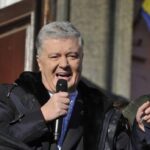 «Піар на крові та російський слід»: Блогерка викрила «подвійну гру» Порошенка і його зв’язки з Єрмаком